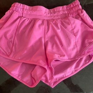 Lululemon Hotty Hot Low-Rise Lined Short 2.5" Size 2